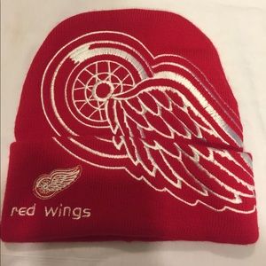 Detroit RedWings Red Beanie Embroidered Large Logo